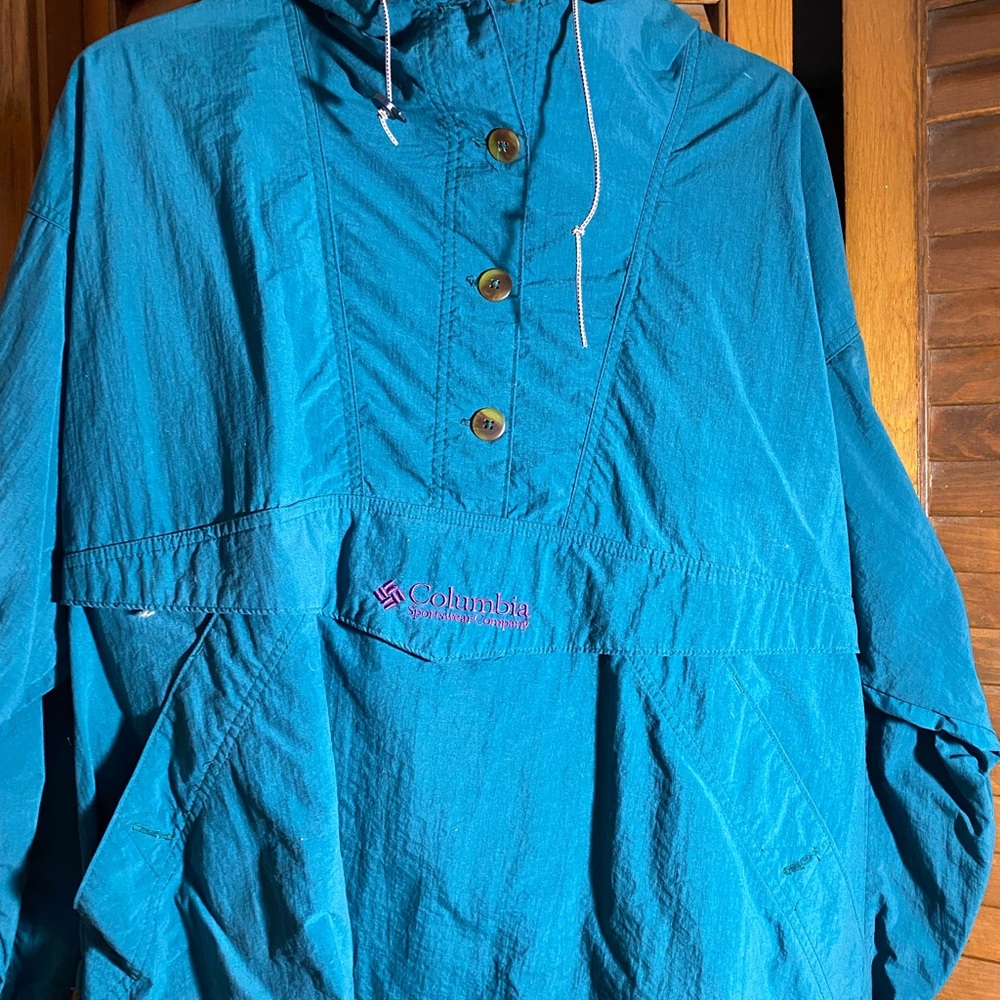 Woman’s Columbia pullover